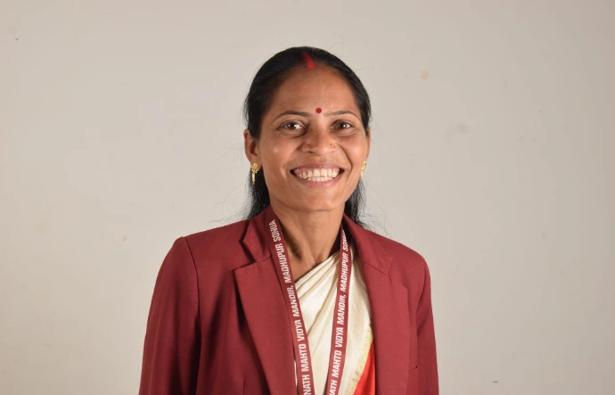 नाम - रेखा महतो  दायित्व - विभाग प्रमुख, सफाई विभाग, घंटी विभाग, खोया-पाया विभाग  अर्हता - BA General, D.El.Ed And 15 Years of Teaching Experiences